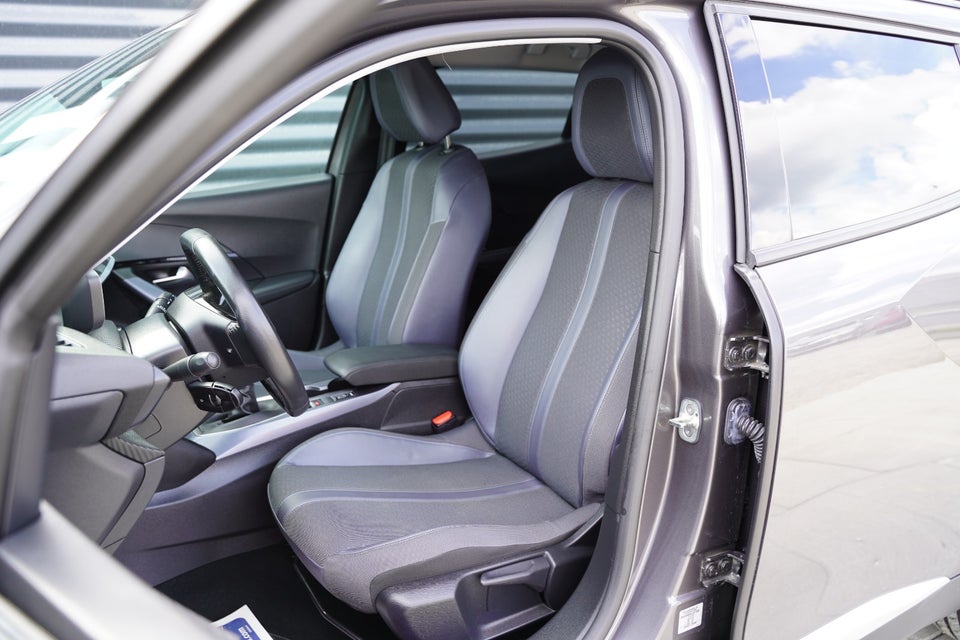 Peugeot 2008 1,2 PureTech 130 Allure Tour 5d