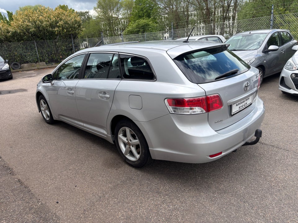 Toyota Avensis 1,8 VVT-i T2 stc. E-CVT 5d