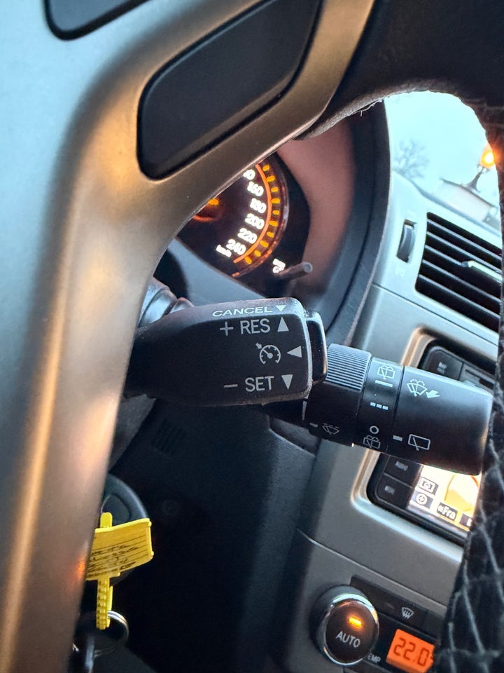 Toyota Avensis 1,8 VVT-i TX stc. 5d