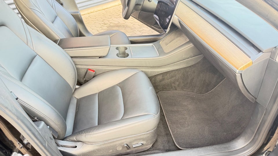 Tesla Model 3 RWD 4d