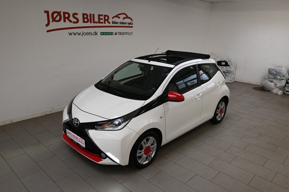 Toyota Aygo 1,0 VVT-i x-wave Sky 5d