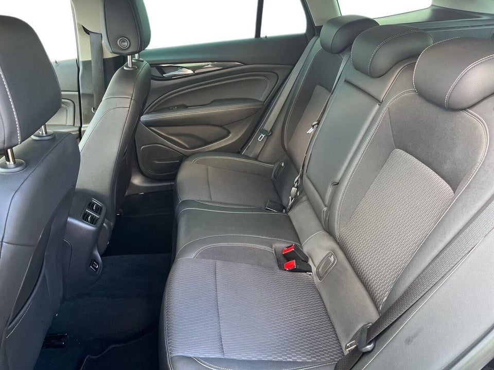 Opel Insignia 1,5 T 165 Dynamic Sports Tourer 5d