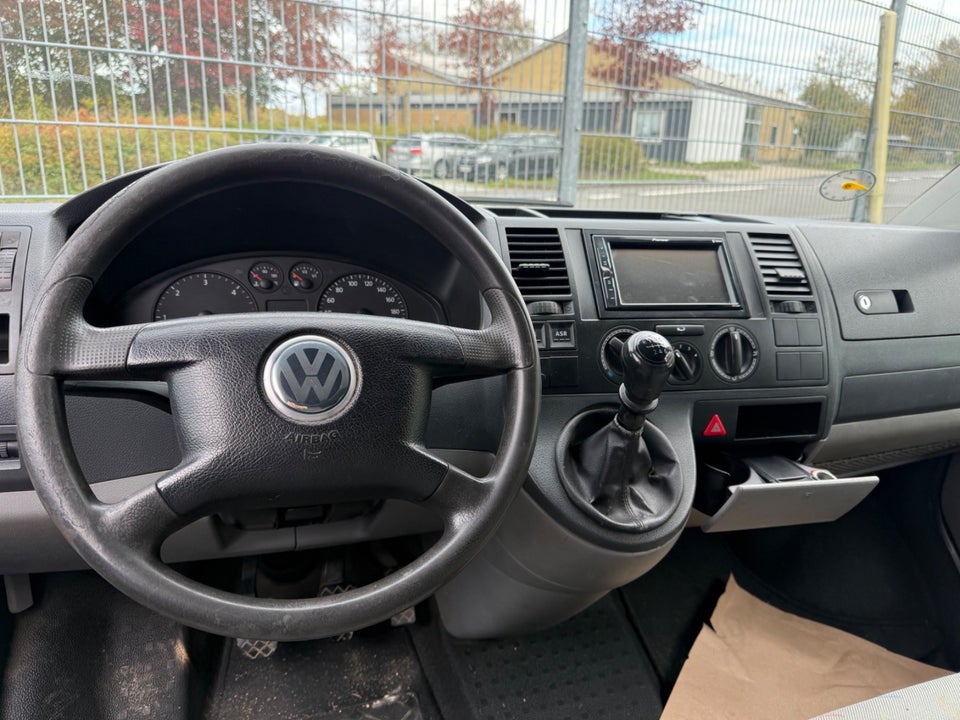 VW Transporter 2,5 TDi 130 kort 5d
