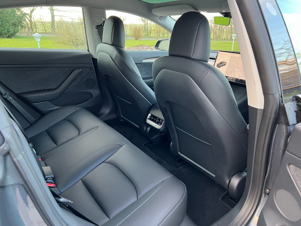 Tesla Model 3 Standard Range+ RWD 4d