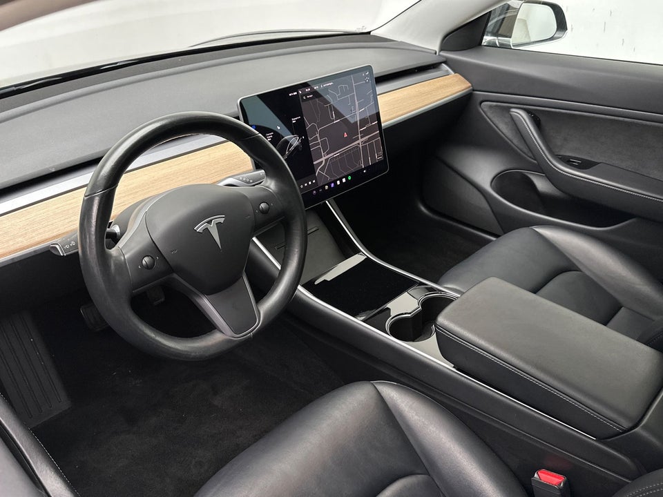 Tesla Model 3 Standard Range+ RWD 4d