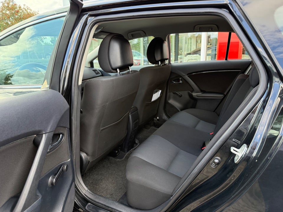Toyota Avensis 1,8 VVT-i T2 stc. 5d