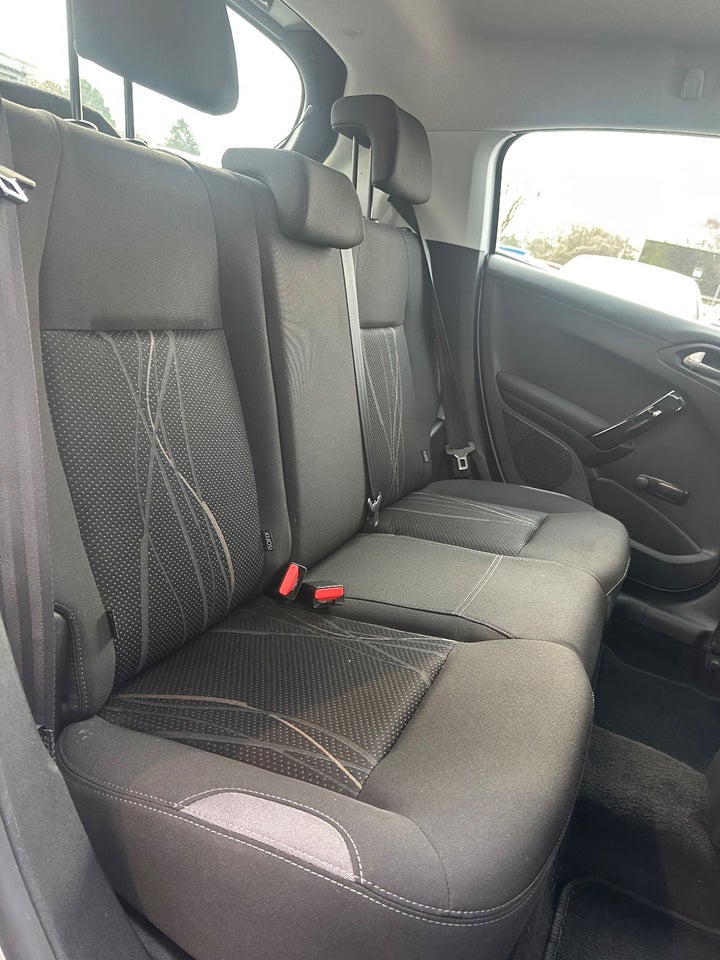 Peugeot 208 1,2 VTi Active 5d