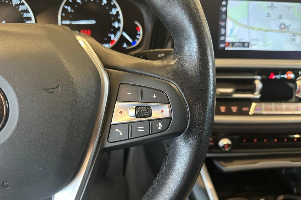 BMW 330i 2,0 Connected aut. 4d
