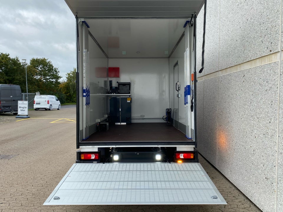 Iveco Daily 3,0 35S18 4100mm Box m/lift AG8