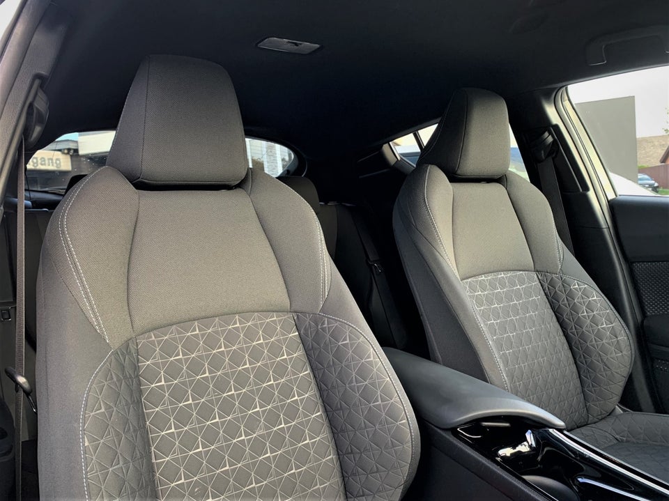 Toyota C-HR 1,8 Hybrid C-LUB Premium CVT 5d