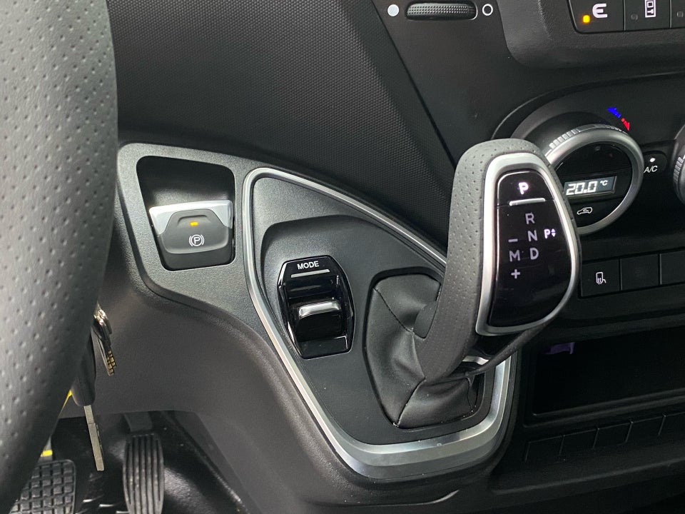 Iveco Daily 3,0 35S18 4100mm Box m/lift AG8