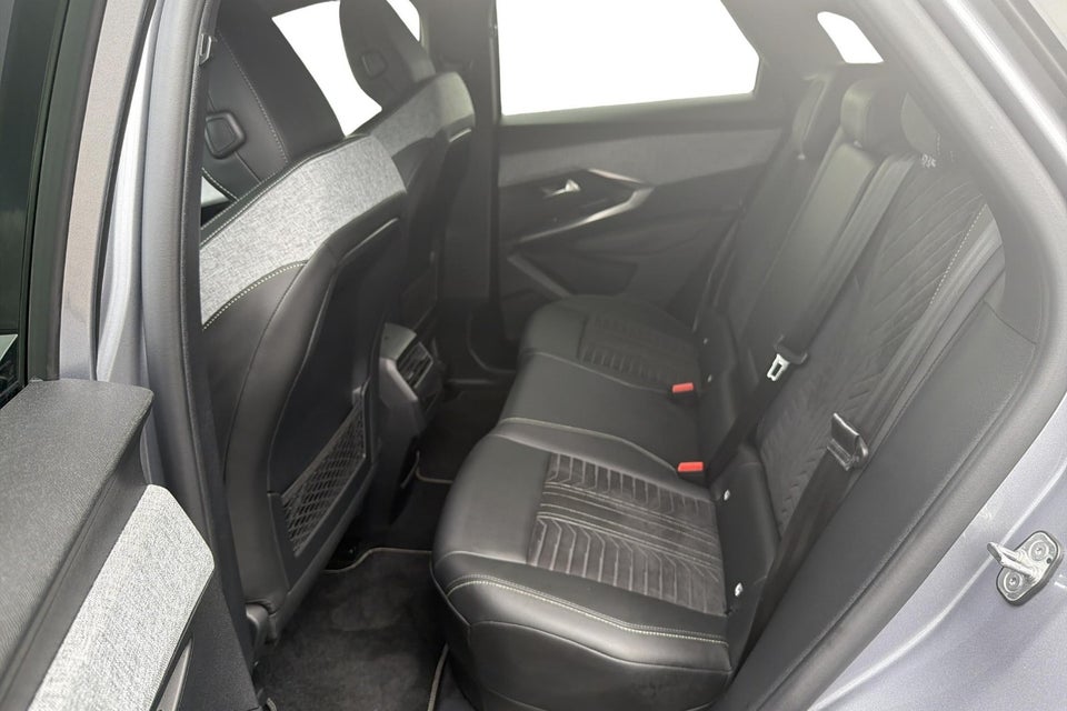 Peugeot e-3008 77 GT Pack 5d
