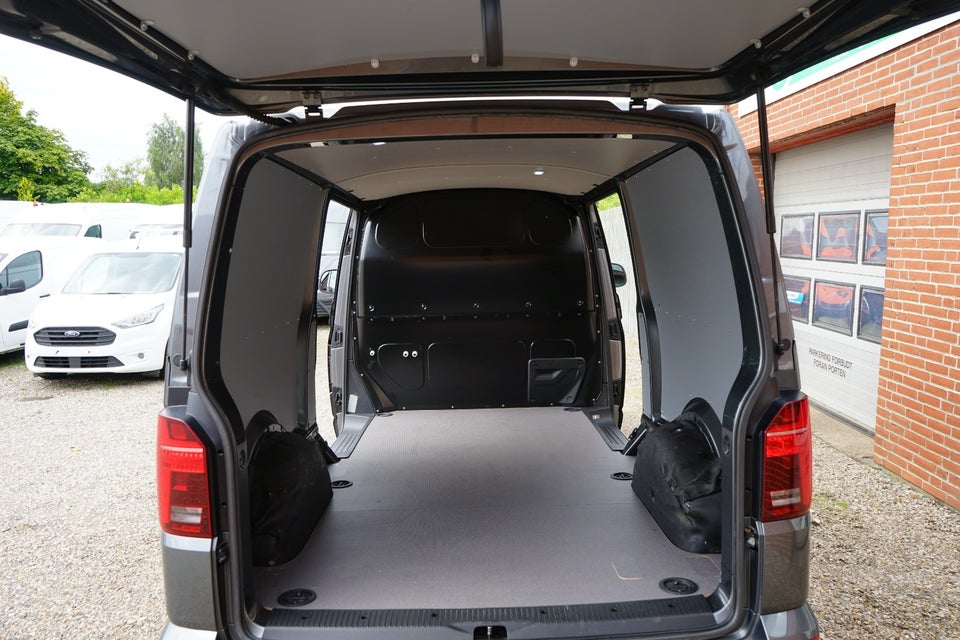 VW Transporter 2,0 TDi 150 Kassevogn DSG lang