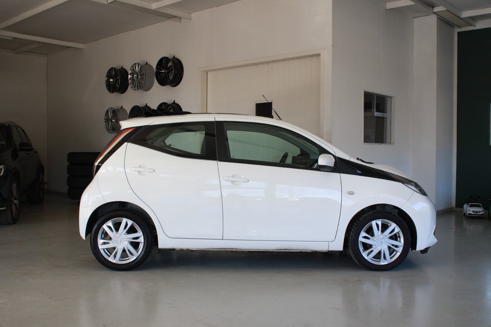 Toyota Aygo 1,0 VVT-i x-wave Sky 5d