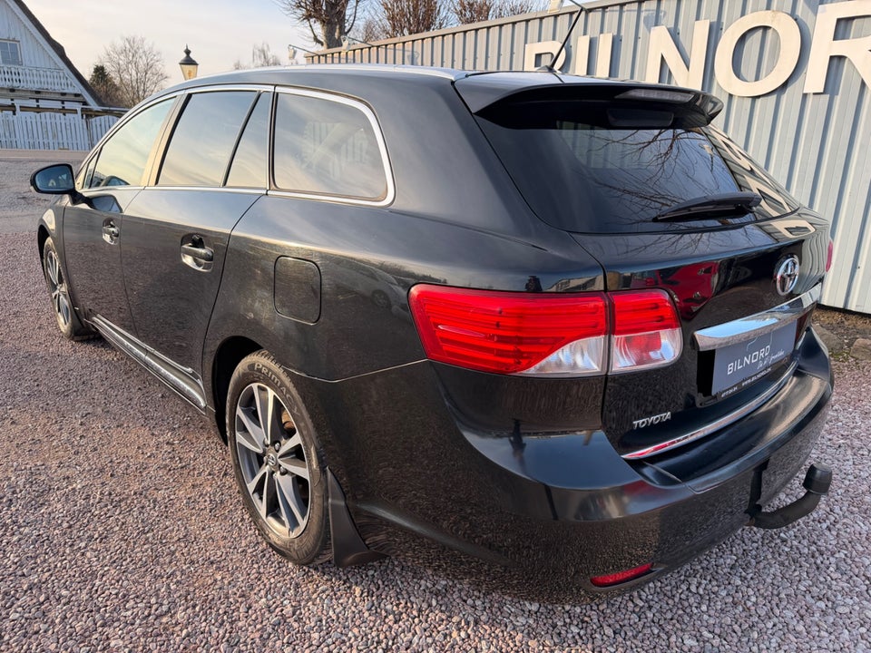 Toyota Avensis 1,8 VVT-i T2 Premium stc. 5d