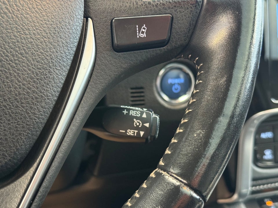 Toyota Auris 1,8 Hybrid Spirit Touring Sports CVT 5d