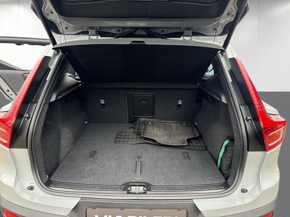 Volvo EX40 Extended Range Plus 5d