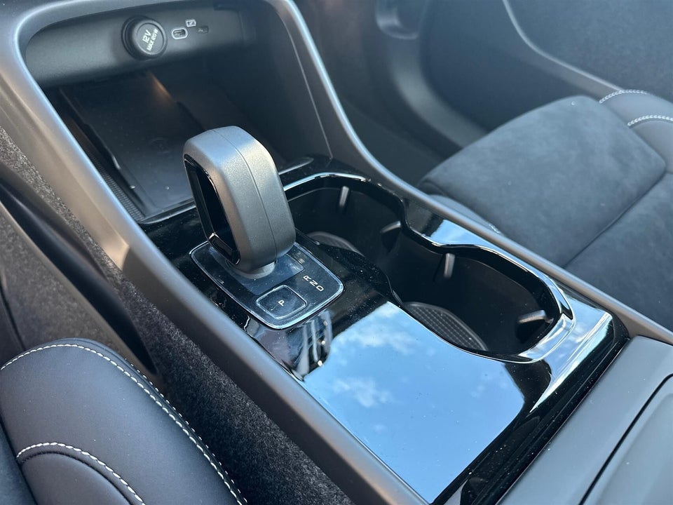 Volvo EX40 Extended Range Black Edition 5d