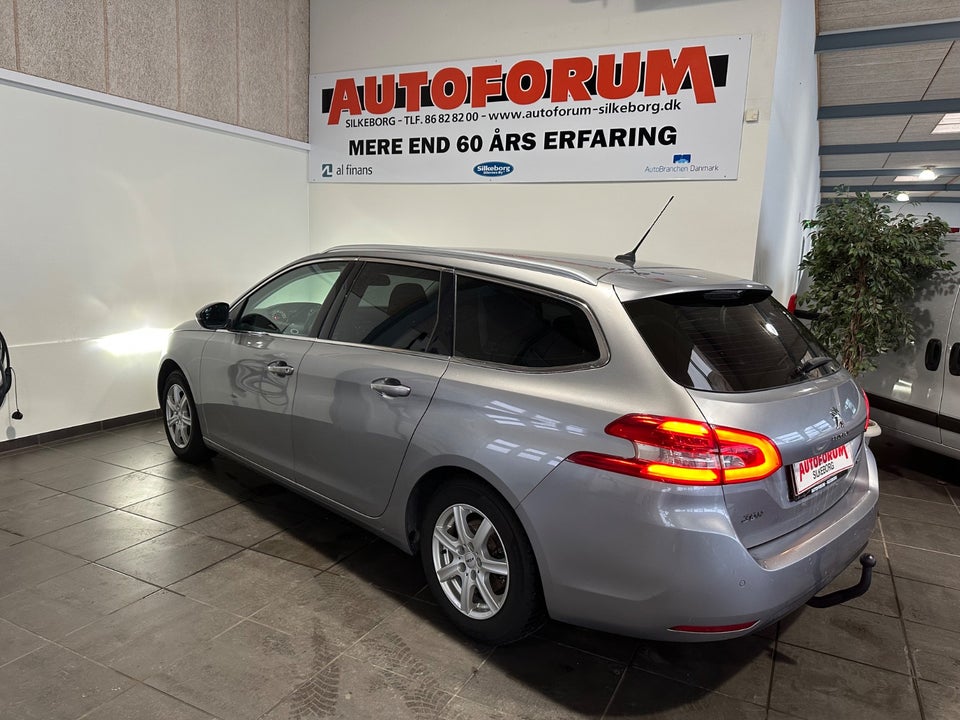 Peugeot 308 1,6 BlueHDi 120 Allure SW 5d