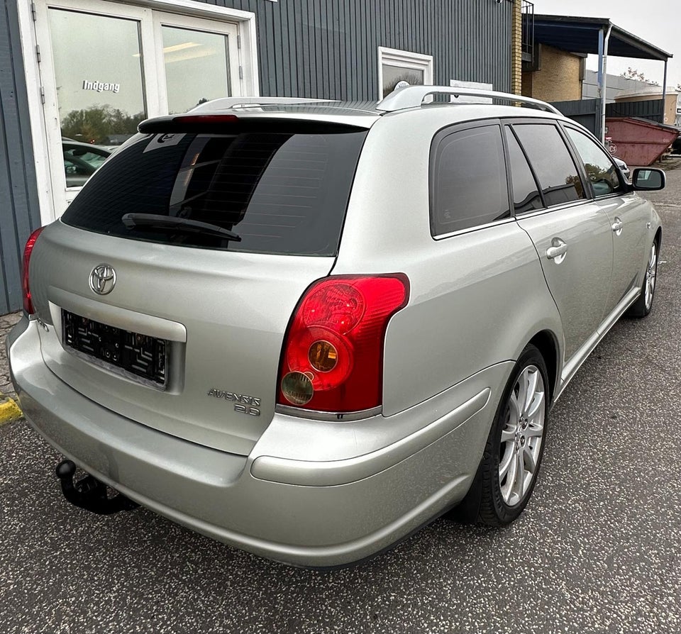 Toyota Avensis 2,0 VVT-i Executive stc. aut. 5d