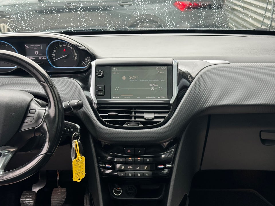 Peugeot 2008 1,6 BlueHDi 100 Allure Sky 5d