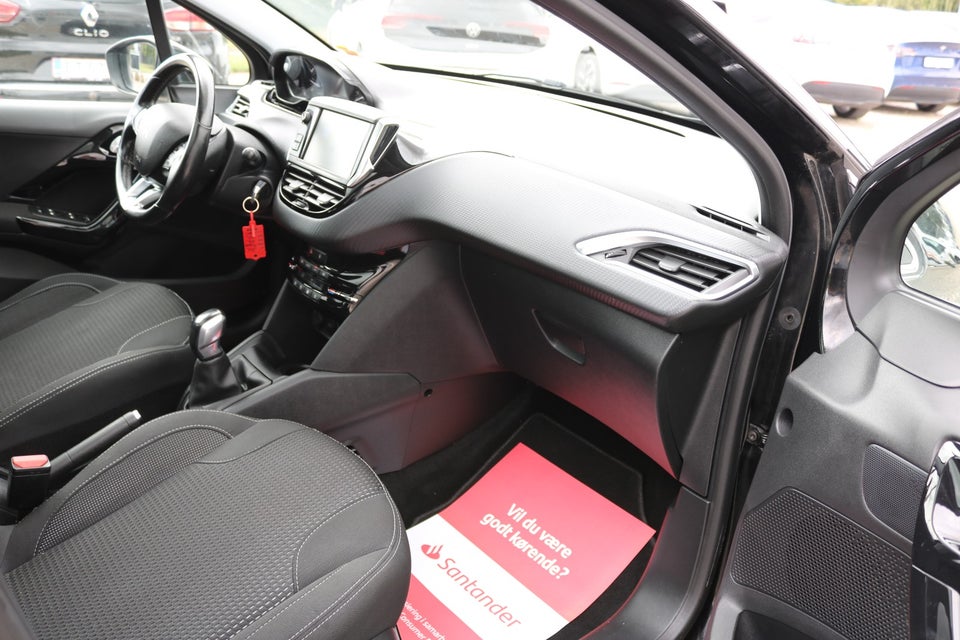 Peugeot 208 1,5 BlueHDi 100 Signature Sky 5d