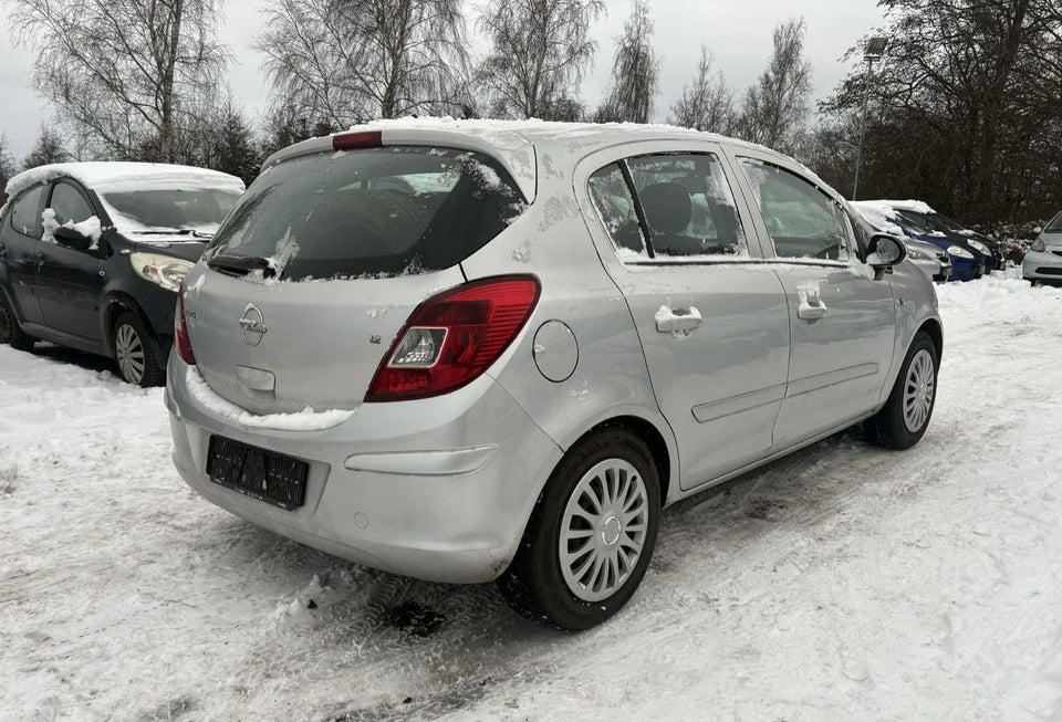 Opel Corsa 1,2 16V Cosmo 5d