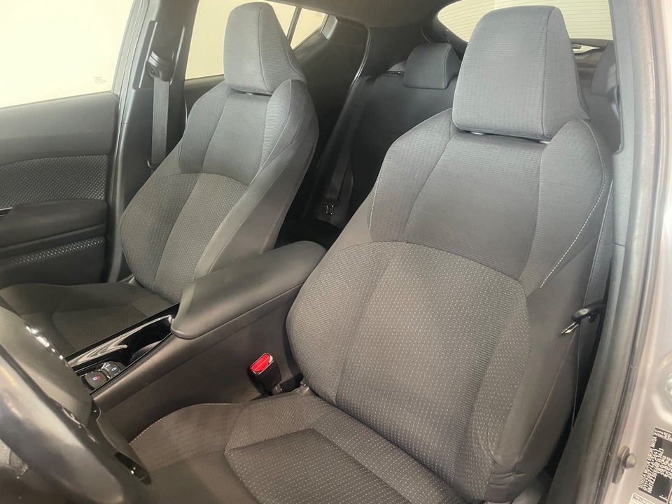 Toyota C-HR 1,8 Hybrid C-HIC Smart CVT 5d