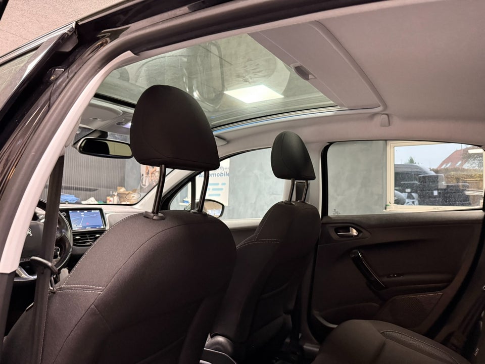 Peugeot 208 1,2 PureTech 82 Allure Sky 5d