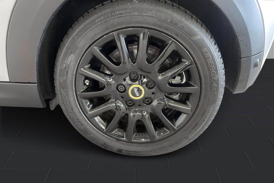 MINI Cooper SE Classic Trim 3d