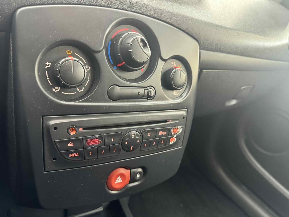 Renault Clio III 1,2 16V Authentique 3d