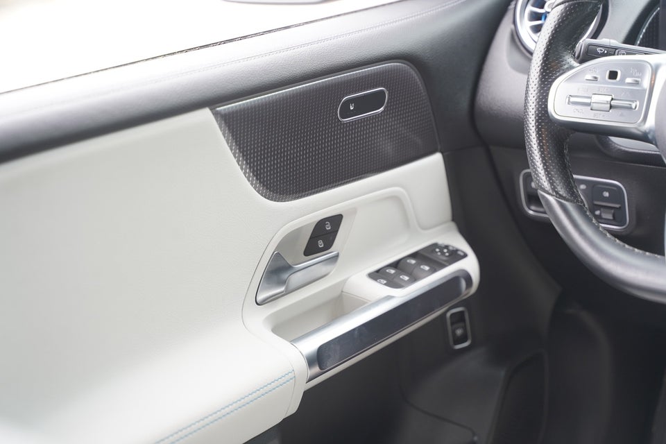 Mercedes EQB300 AMG Line 4Matic 5d