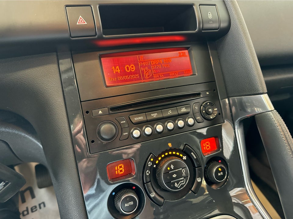 Peugeot 3008 1,6 HDi 114 Premium 5d