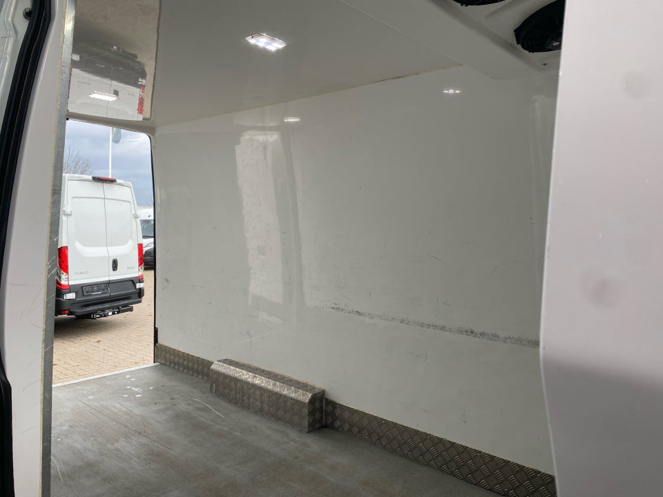 Iveco Daily 2,3 35S16 12m³ Kølevogn AG8