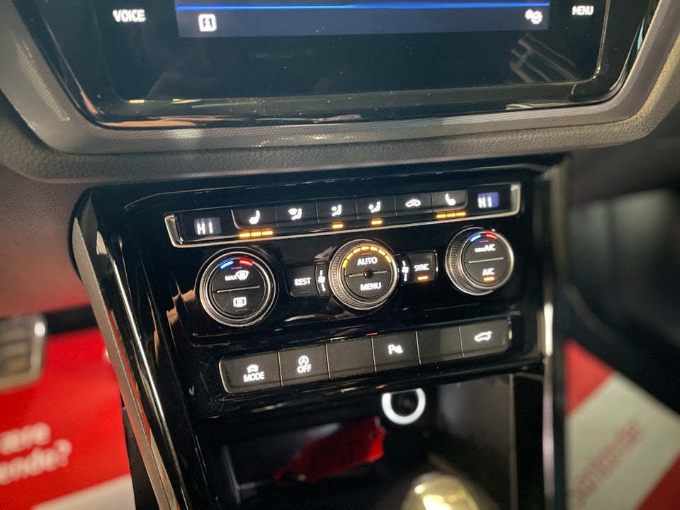 VW Touran 2,0 TDi 150 R-line DSG 7prs 5d