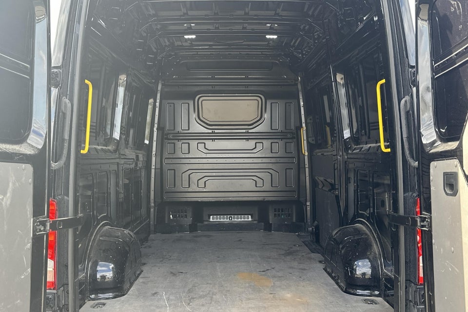 VW Crafter 35 2,0 TDi 177 Kassevogn L3H3 aut.