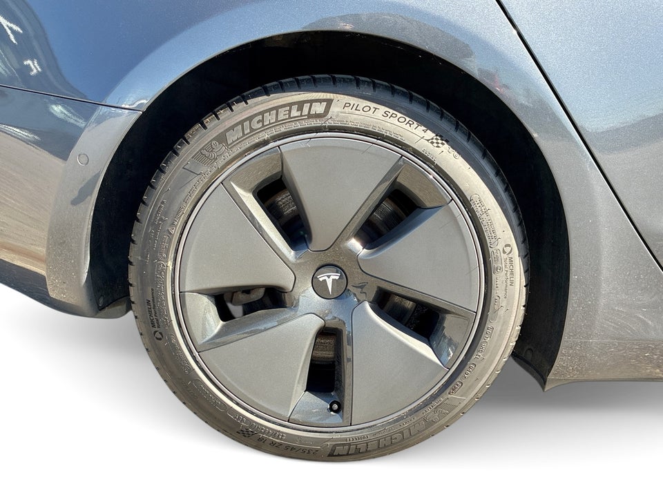 Tesla Model 3 Long Range AWD 4d