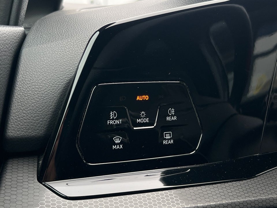 VW Golf VIII 1,4 GTE DSG 5d