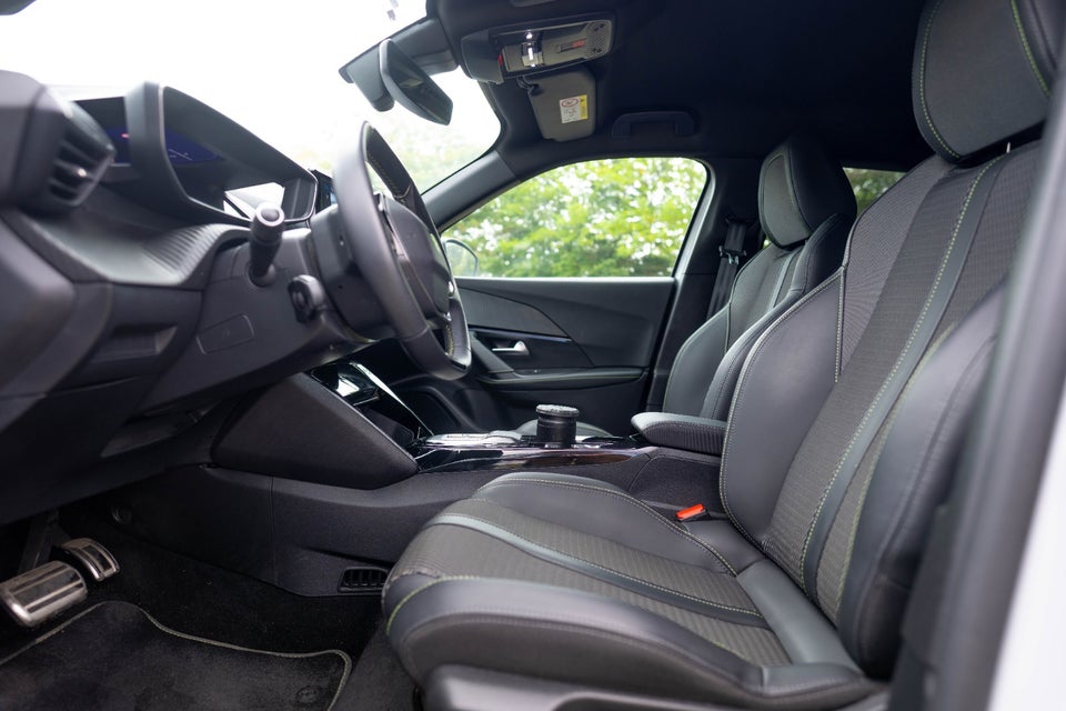 Peugeot e-2008 54 GT 5d
