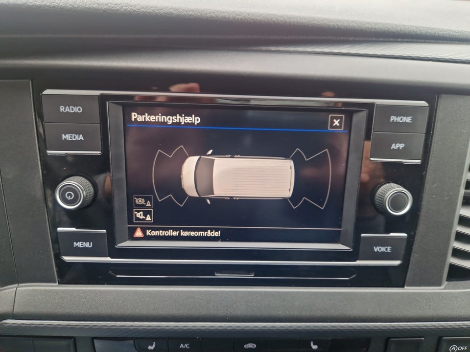 VW Transporter 2,0 TDi 110 Kassevogn lang