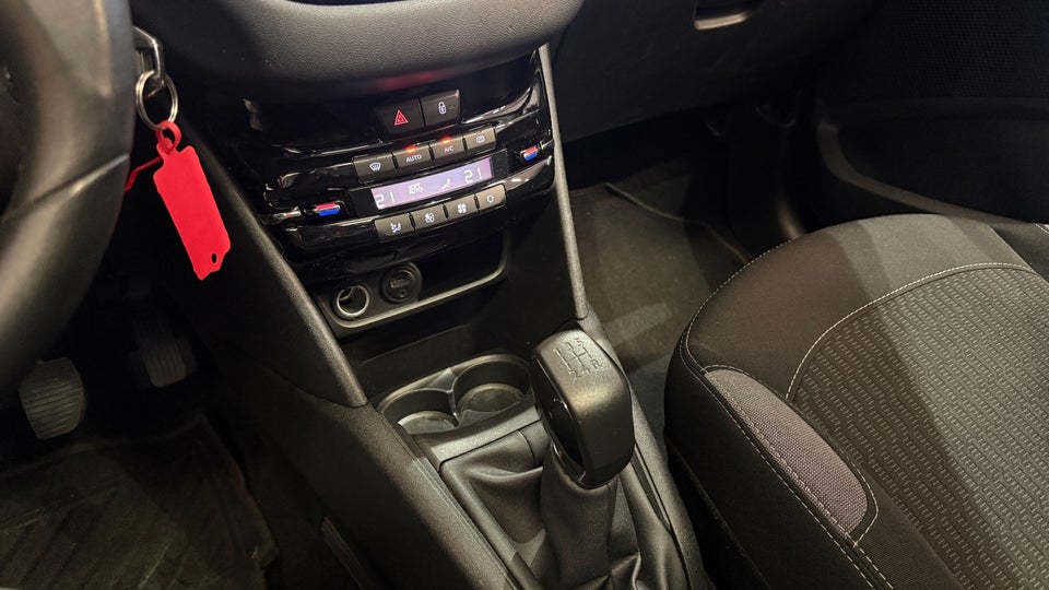 Peugeot 208 1,6 BlueHDi 100 Desire Sky 5d