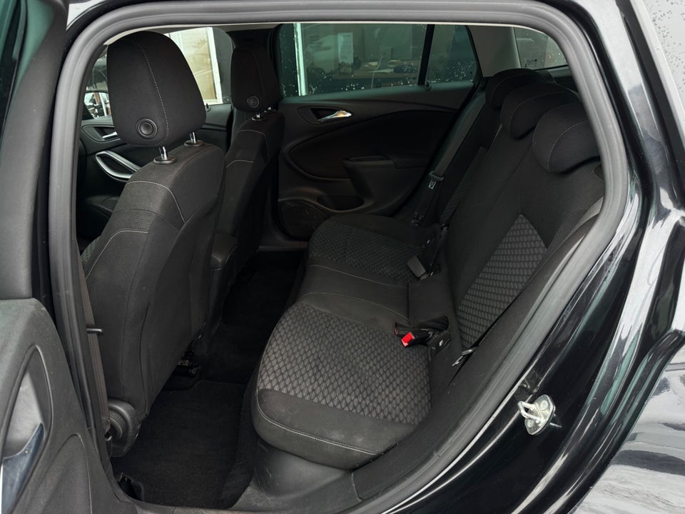 Opel Astra 1,6 CDTi 136 Enjoy Sports Tourer 5d