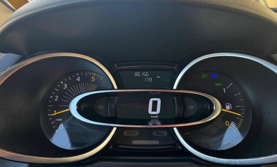 Renault Clio IV 1,5 dCi 75 Limited Sport Tourer 5d