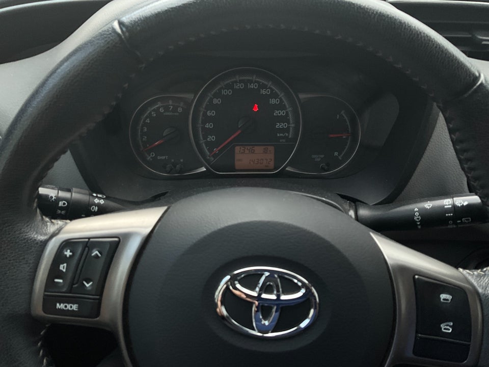 Toyota Yaris 1,0 VVT-i T2 Komfort 5d