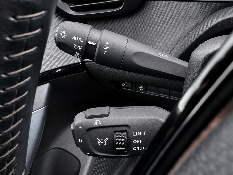 Peugeot 2008 1,2 PureTech 130 Allure 5d