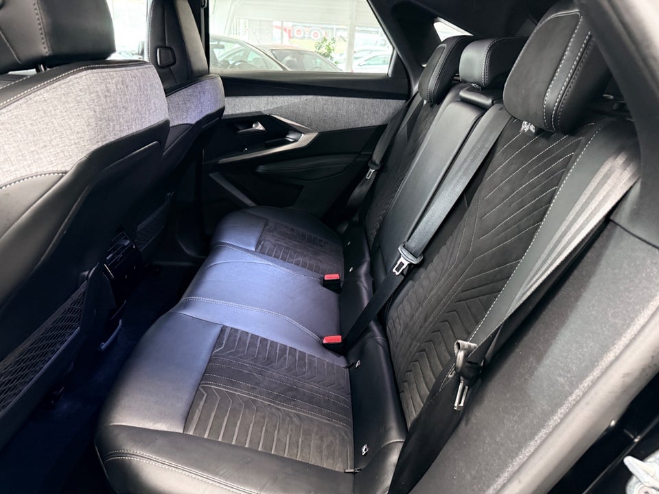 Peugeot e-3008 77 GT Pack 5d