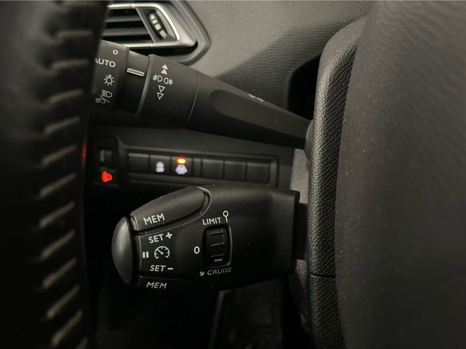 Peugeot 308 1,5 BlueHDi 130 Infinity SW 5d