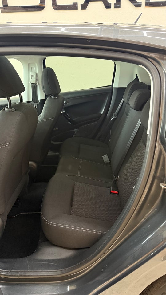Peugeot 208 1,2 VTi 82 Allure Sky 5d