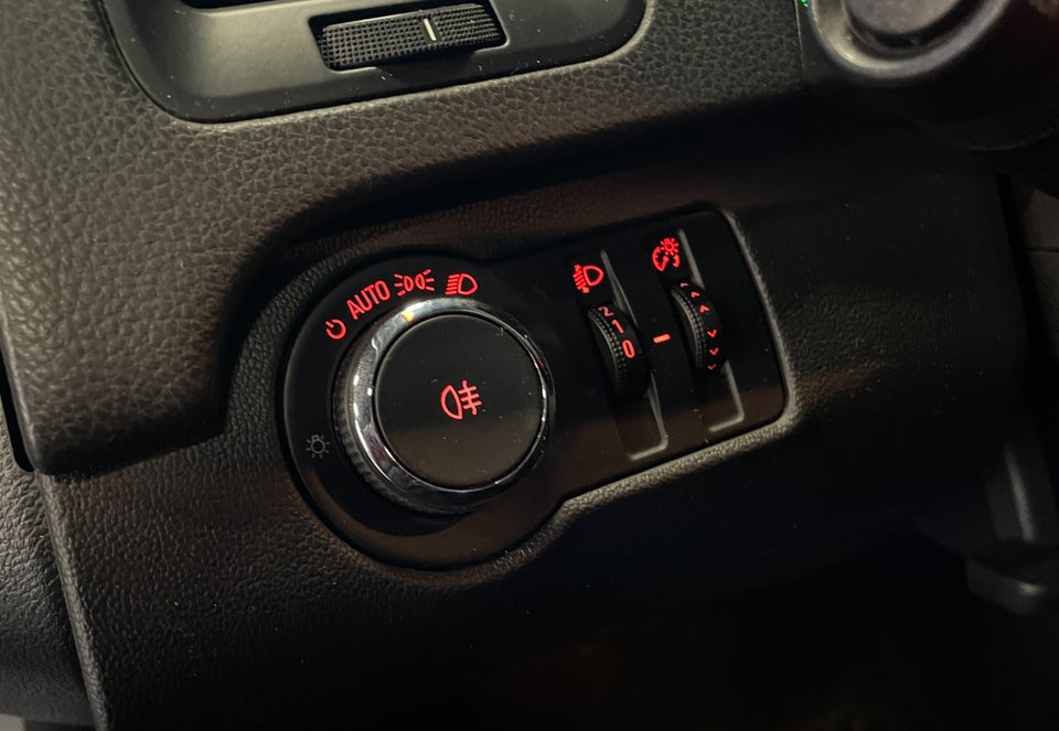 Opel Insignia 1,8 Edition 4d