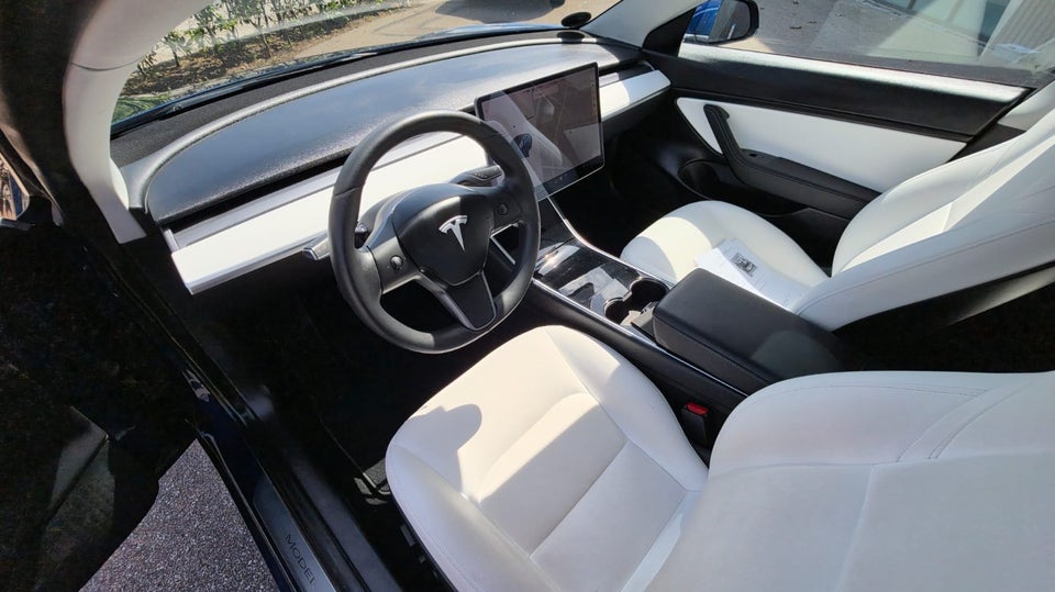 Tesla Model 3 Long Range AWD 4d